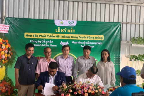 Lễ ký kết hợp tác phát triển hệ thống thủy canh vùng nóng tại hợp tác xã nông nghiệp Tuấn Ngọc